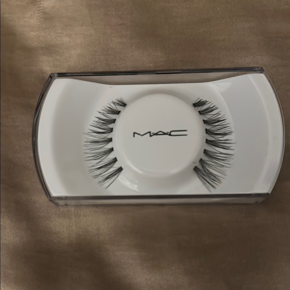 MAC 81 The Charmer False Eyelashes